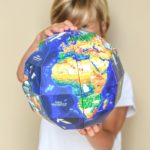 POPPIK | Globe à construire + 46 stickers NOTRE PLANÈTE (8-14 ans)