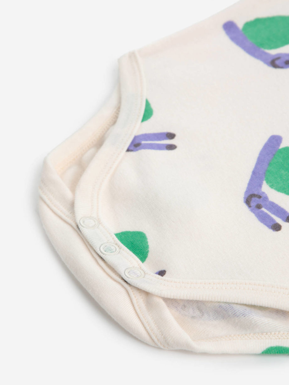 BOBO CHOSES BABY | Funny Snail all over body