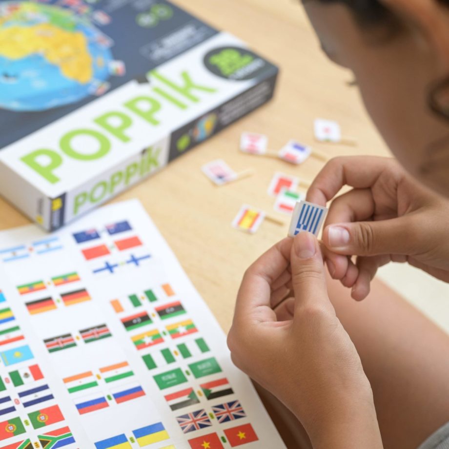 POPPIK | Globe à construire DRAPEAUX (8-14 ans)