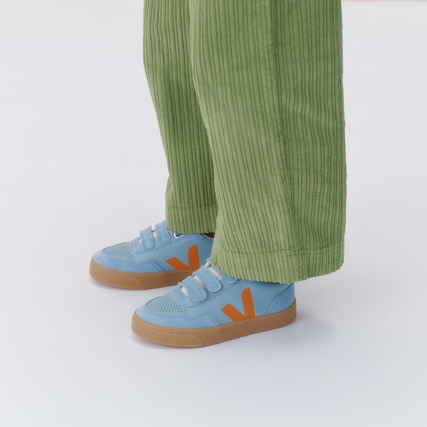 VEJA | V-90 LEATHER STEEL FURY NATURAL