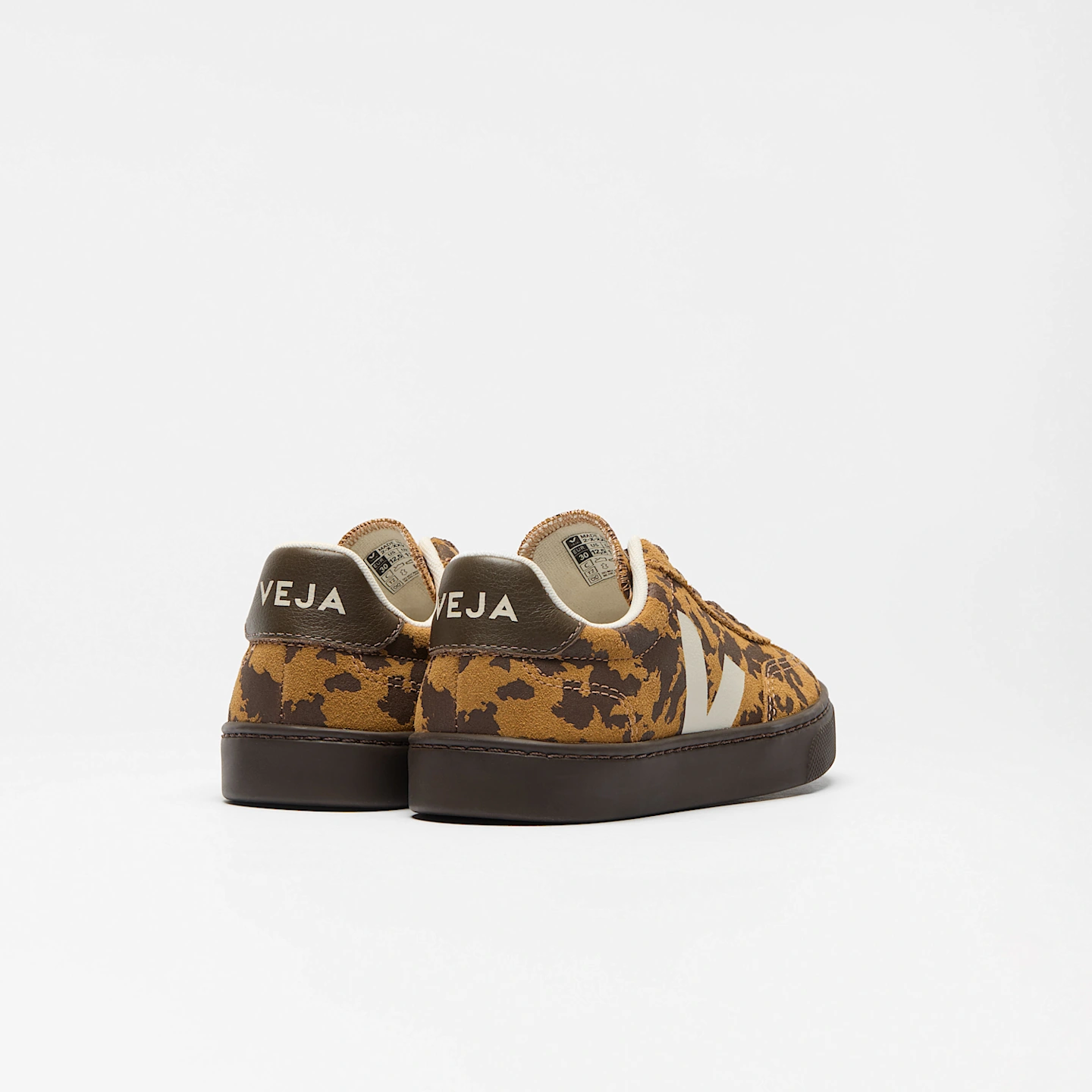 VEJA | VOLLEY ELASTIC LACES SUEDE CAMEL WILD COUNTRY