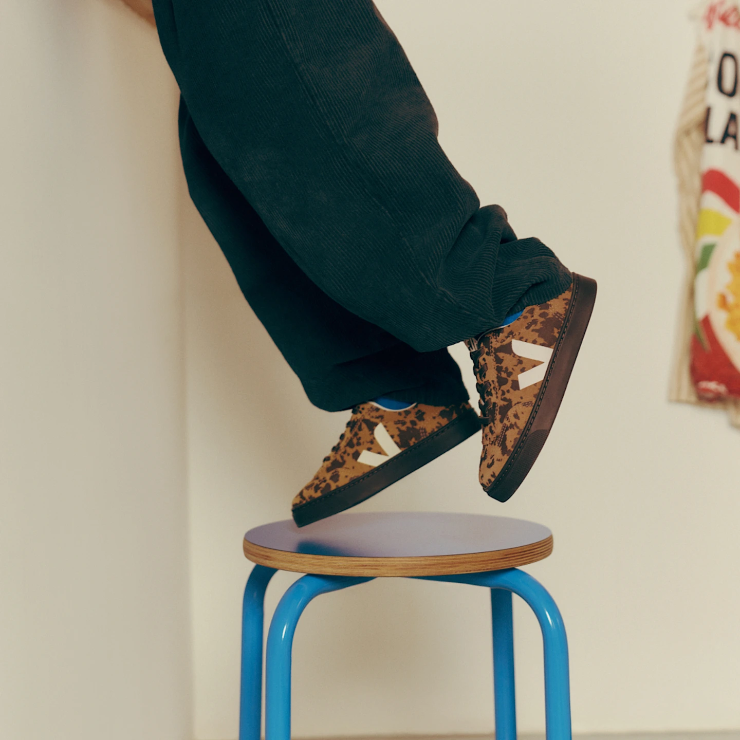 VEJA | VOLLEY ELASTIC LACES SUEDE CAMEL WILD COUNTRY